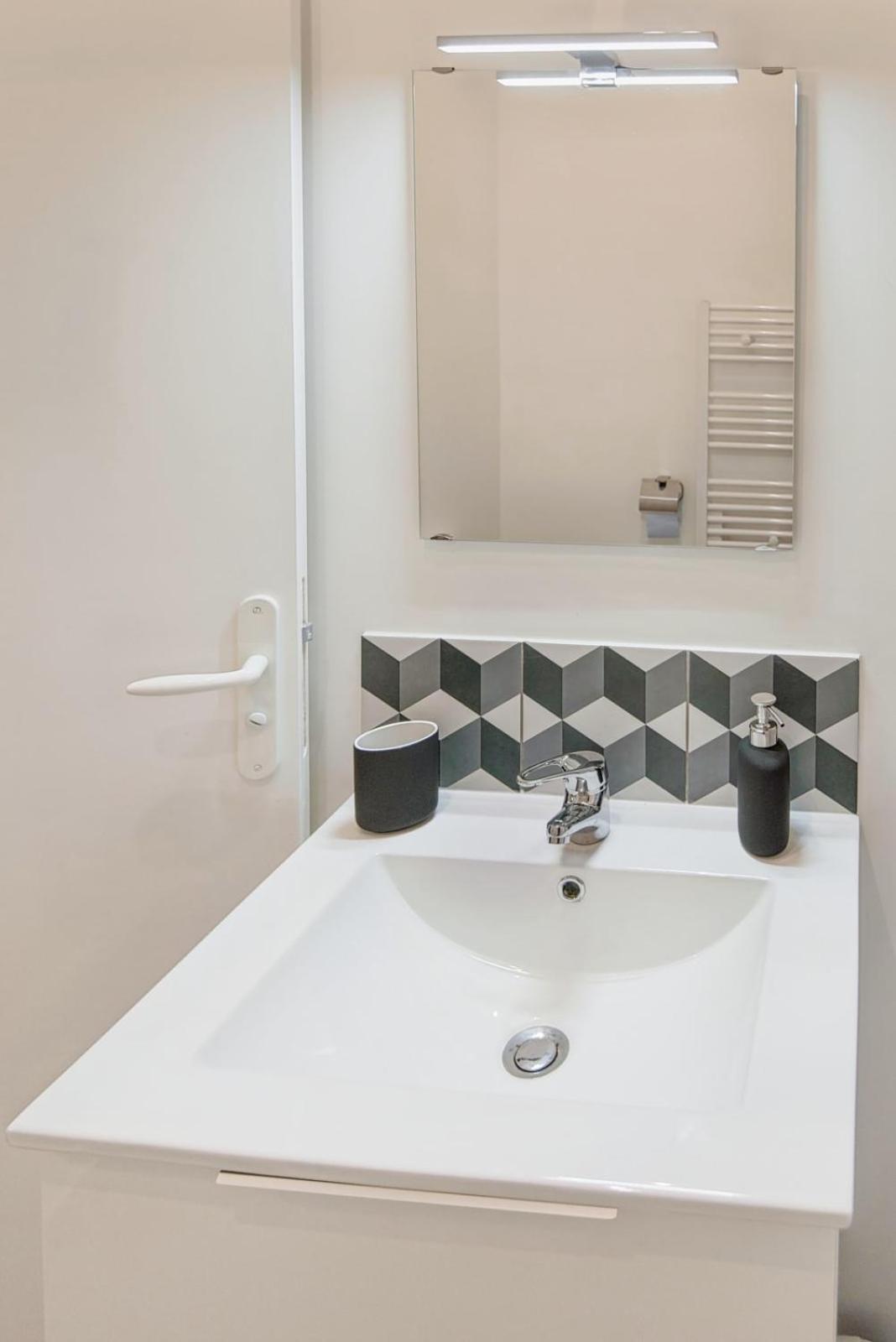 Apartment Functional Near Montmartre Paris