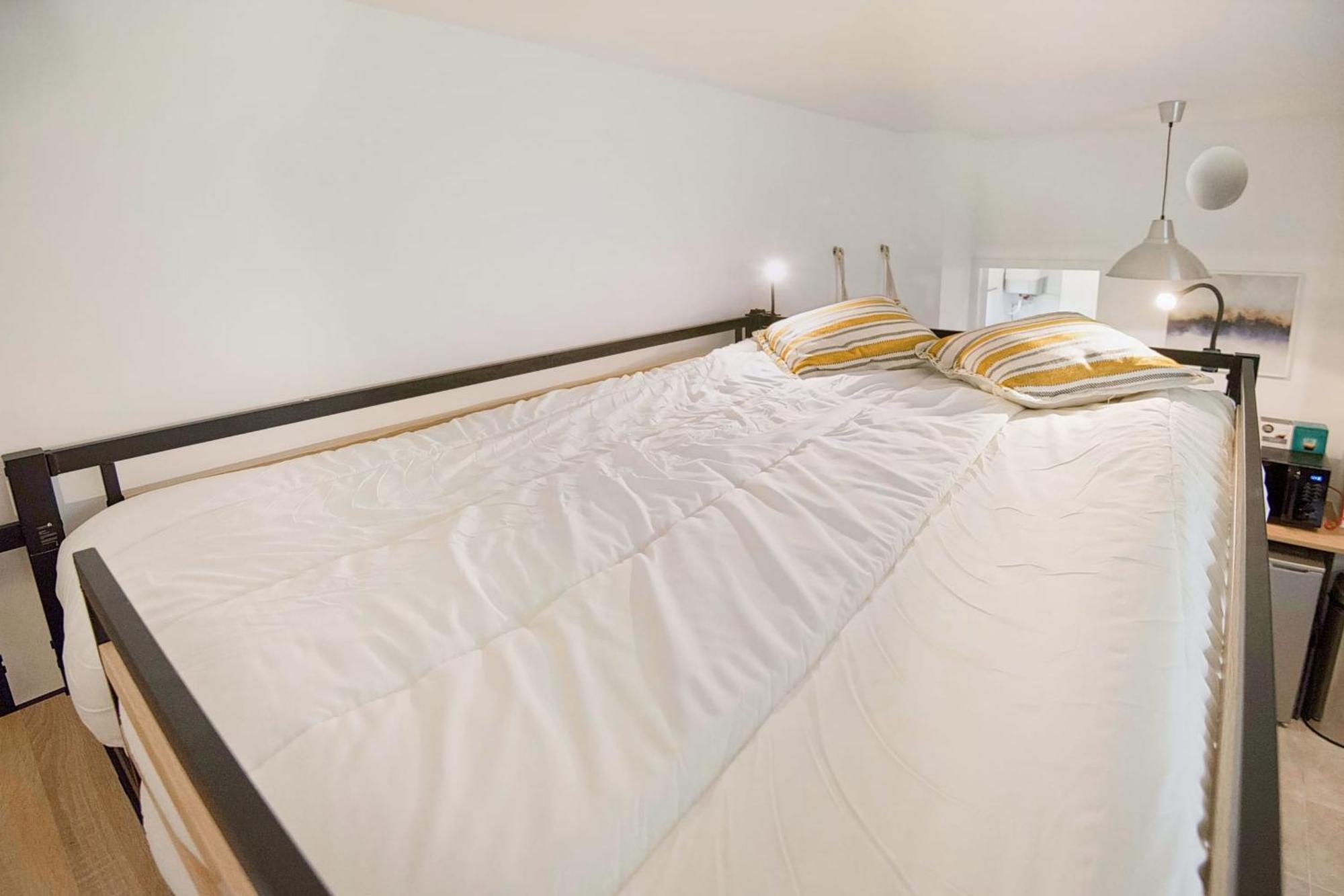 Functional Near Montmartre Apartment *